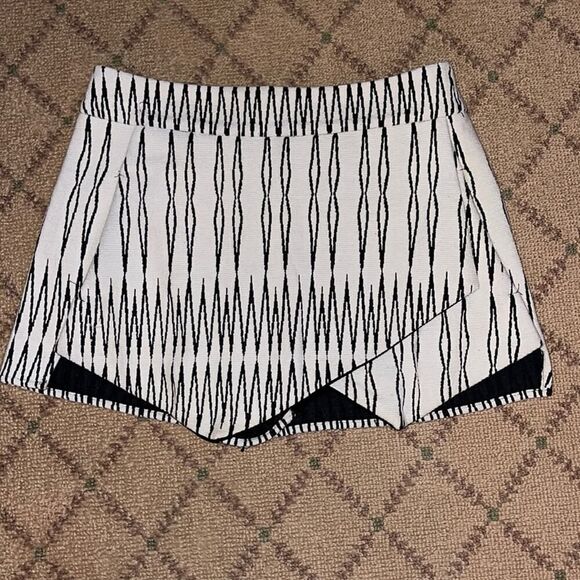 Design lab skort w crossover flap NWOT S - Picture 1 of 8